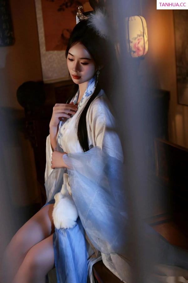   [XiuRen]高清写真图 2025.09.30 No.10835 南乔 中秋主题第8张图片